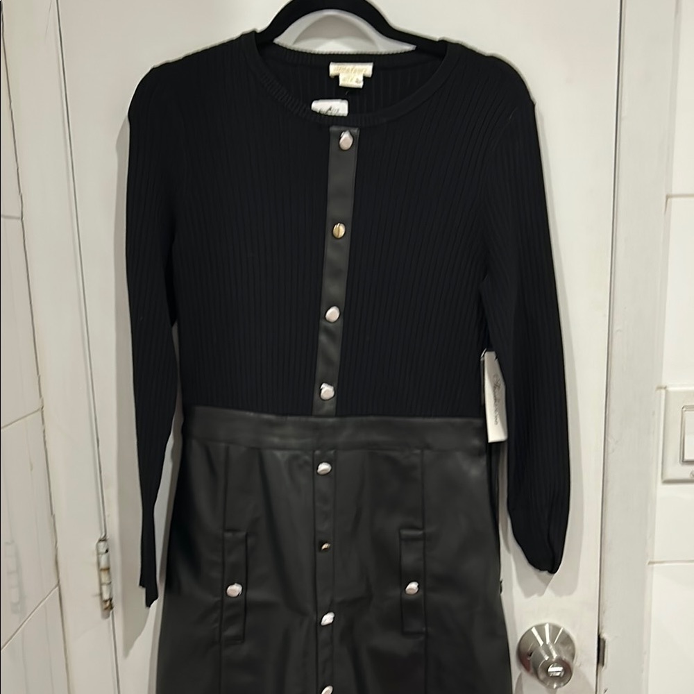 Black Ribbed Long Sleeve Dress gold Button